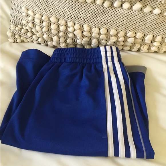 🔥🔥NEW Adidas Basketball Shorts - Picture 2 of 5